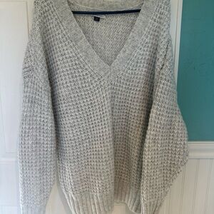 American Eagle Outfitters heathered Gray V-Neck Sweater